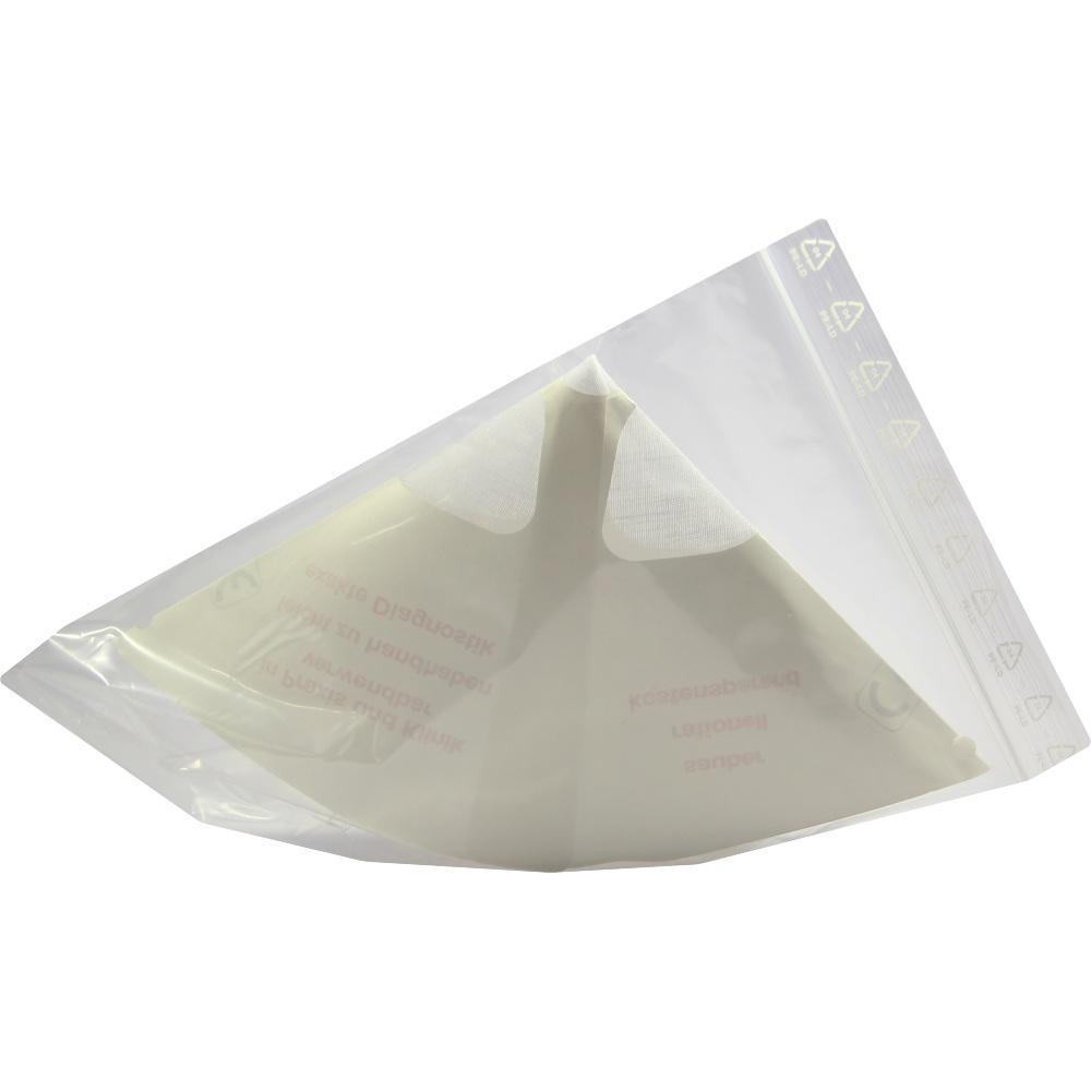 Ein Kaffeefilter ist in einem durchsichtigen Beutel verpackt.