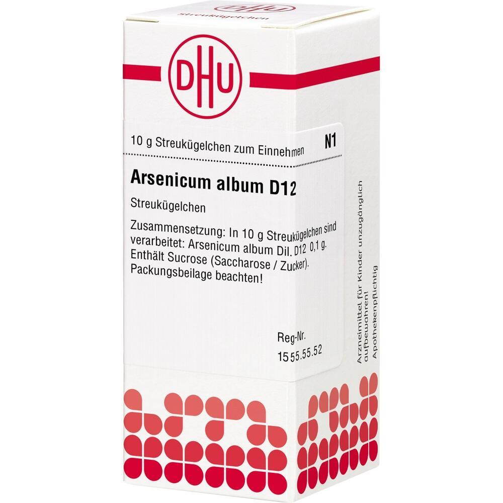 Vor einer weißen Verpackung stehen Streukügelchen mit der Aufschrift "Arsenicum album D12".