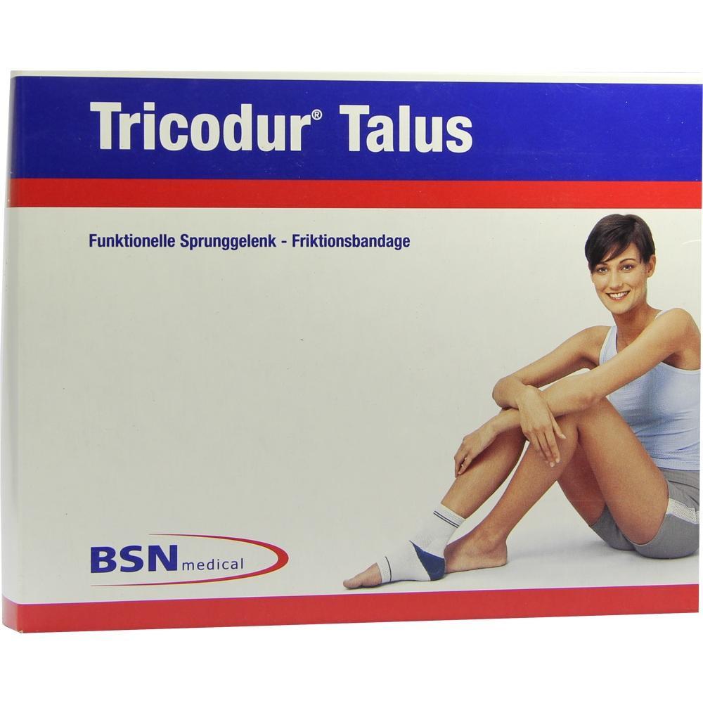 Auf der Verpackung sitzt eine Frau mit einer Bandage am Fuß.