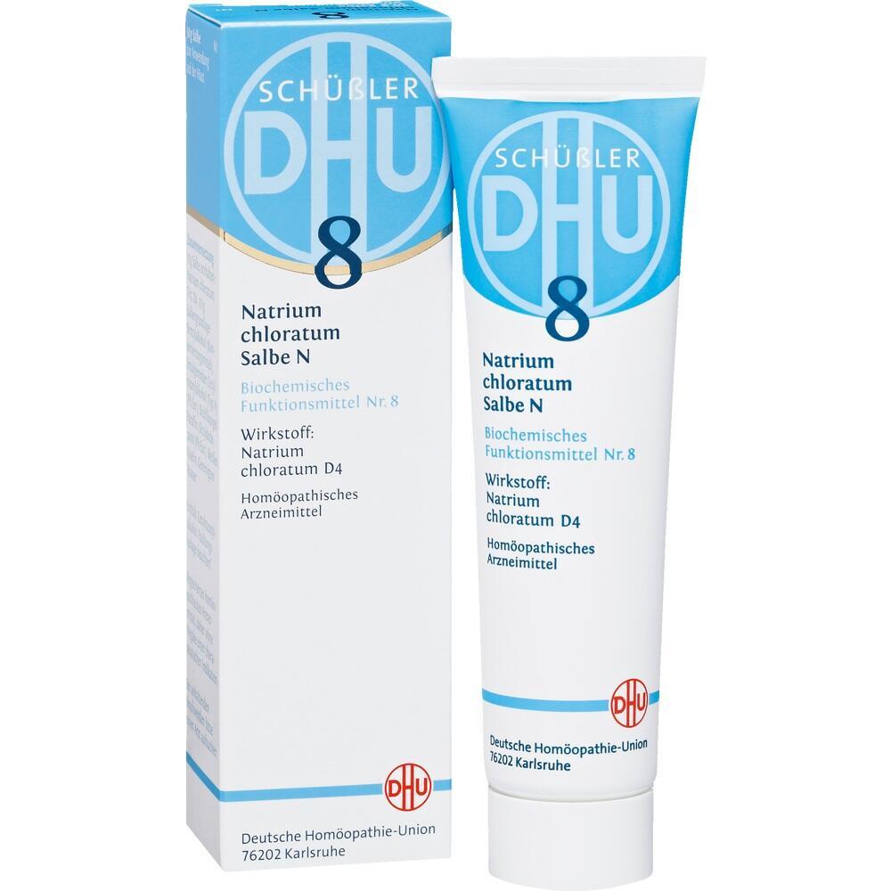 Eine blaue und weiße Salbe namens "Natrium chloratum Salbe N" steht neben ihrer Verpackung.