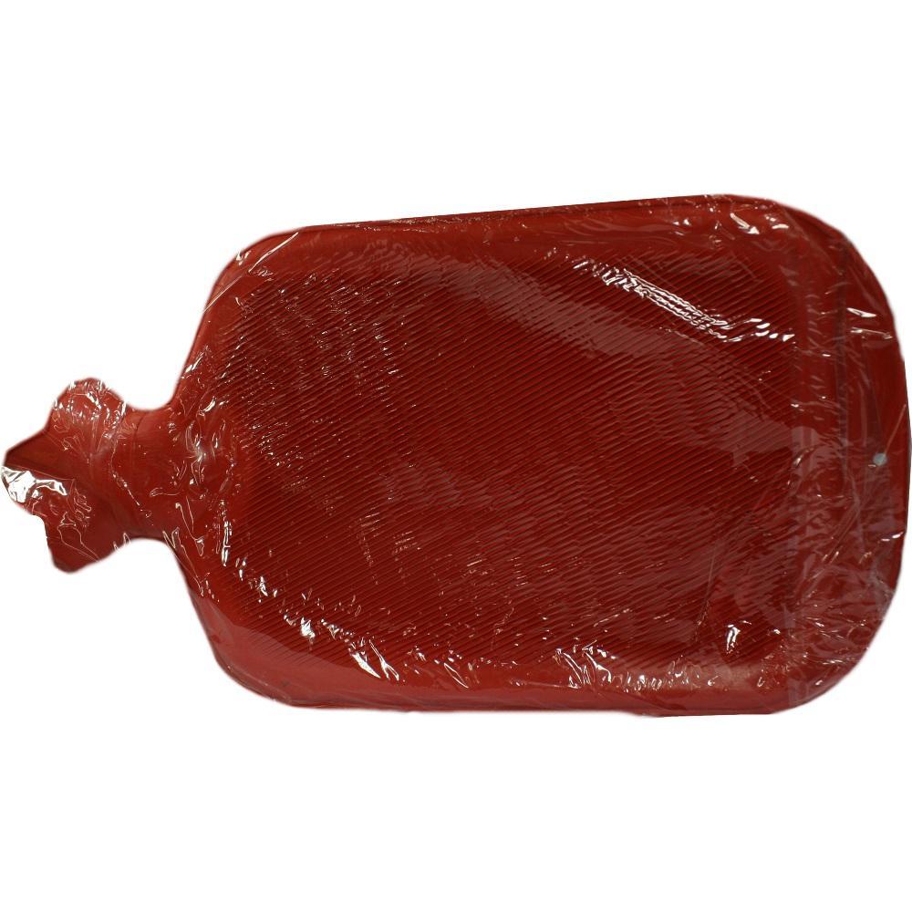 Eine rote Wärmflasche ist in Klarsichtfolie eingewickelt.