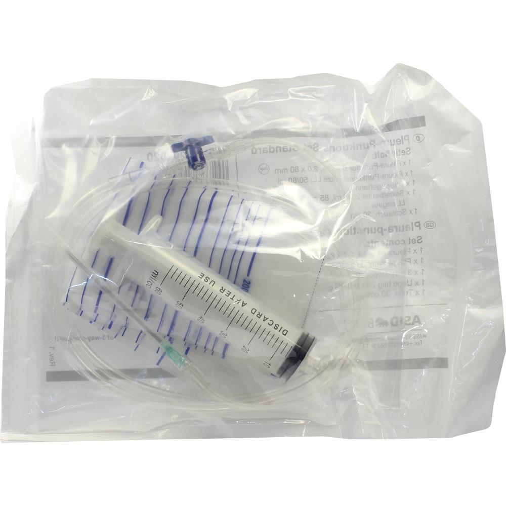 Ein Set mit Spritze und Schlauch in einer durchsichtigen Verpackung.