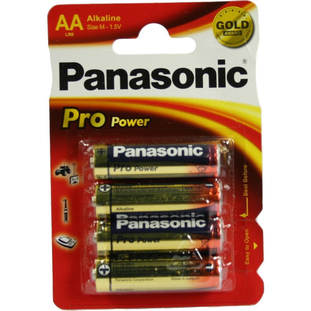 Vier Panasonic AA-Batterien in einer roten Verpackung.