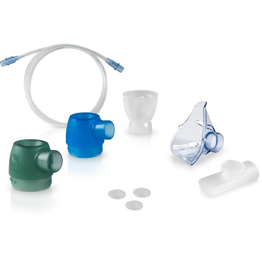 Verschiedene Teile eines Inhalationsgeräts sind auf weißem Hintergrund angeordnet.