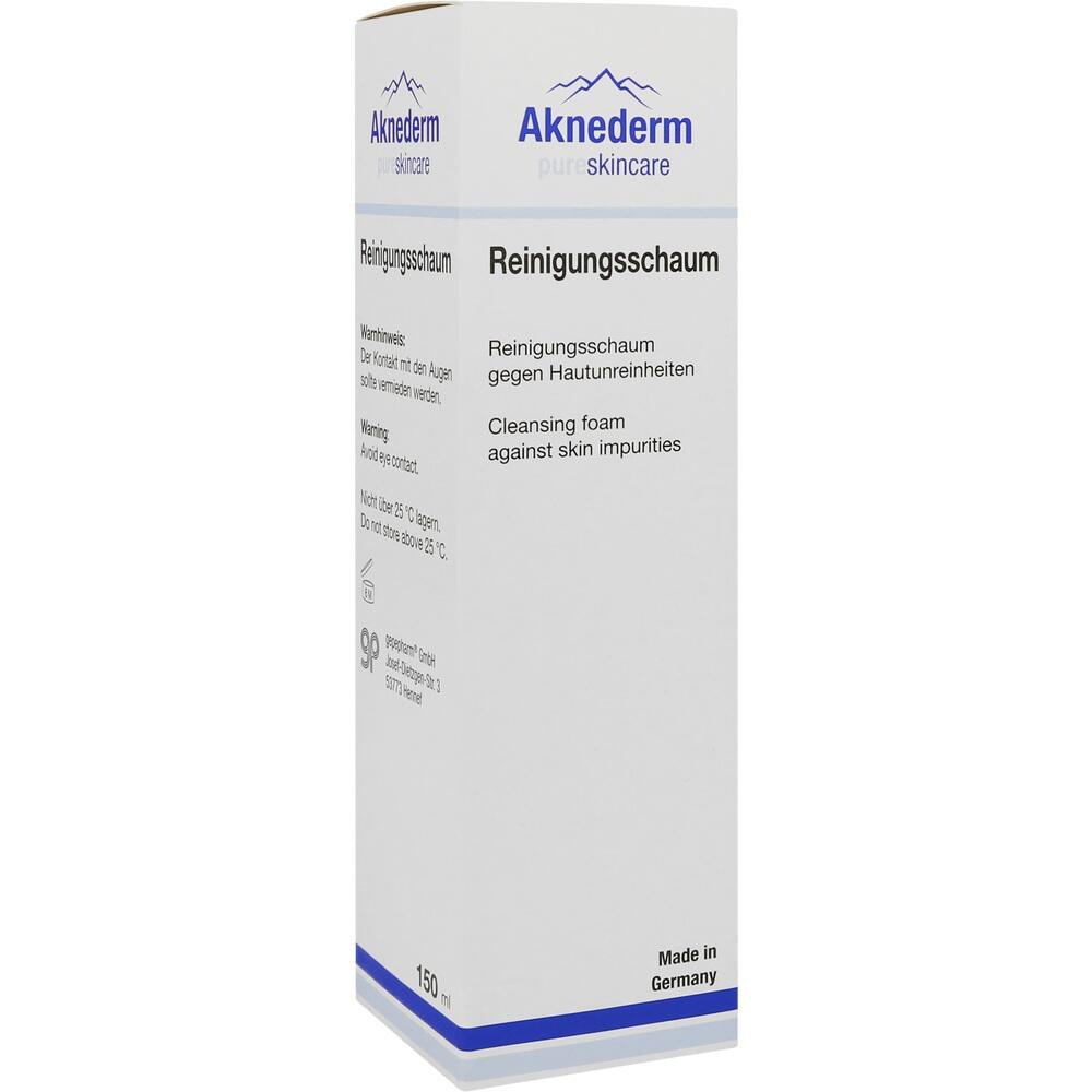 Weiße Verpackung eines Reinigungsschaums gegen Hautunreinheiten.