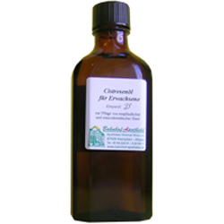 Braune Glasflasche mit einem wei&szlig;en Etikett.