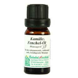 Kleine braune Flasche mit Kamille-Fenchel-Massage&ouml;l und Etikett.